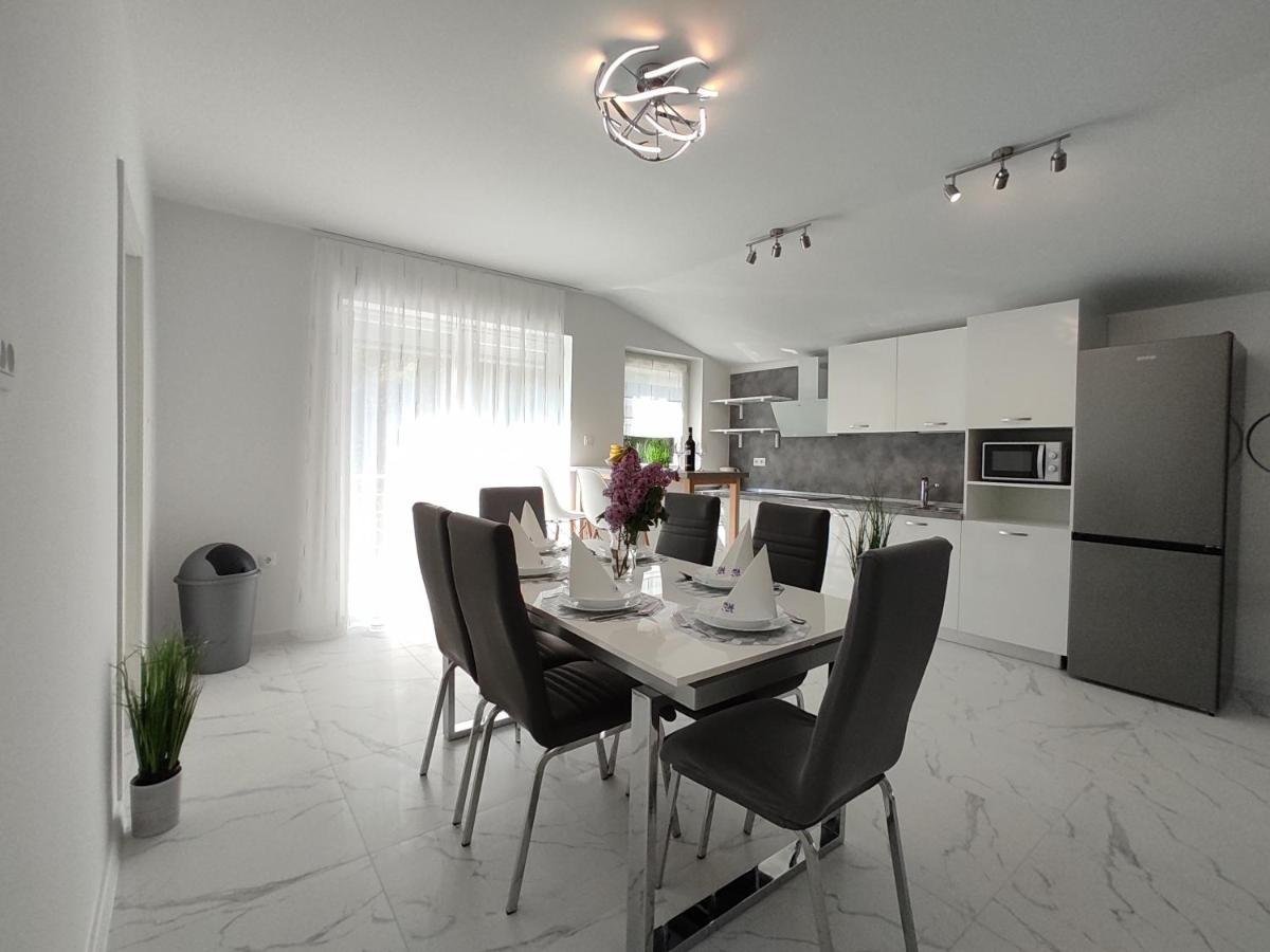 Apartments With A Parking Space Rijeka - 18146 Exterior foto