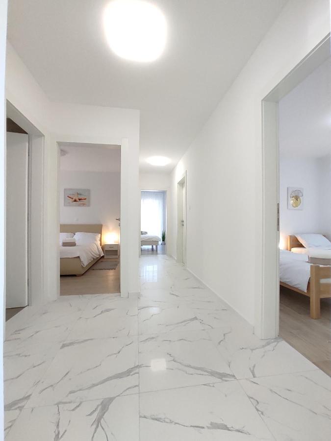 Apartments With A Parking Space Rijeka - 18146 Exterior foto