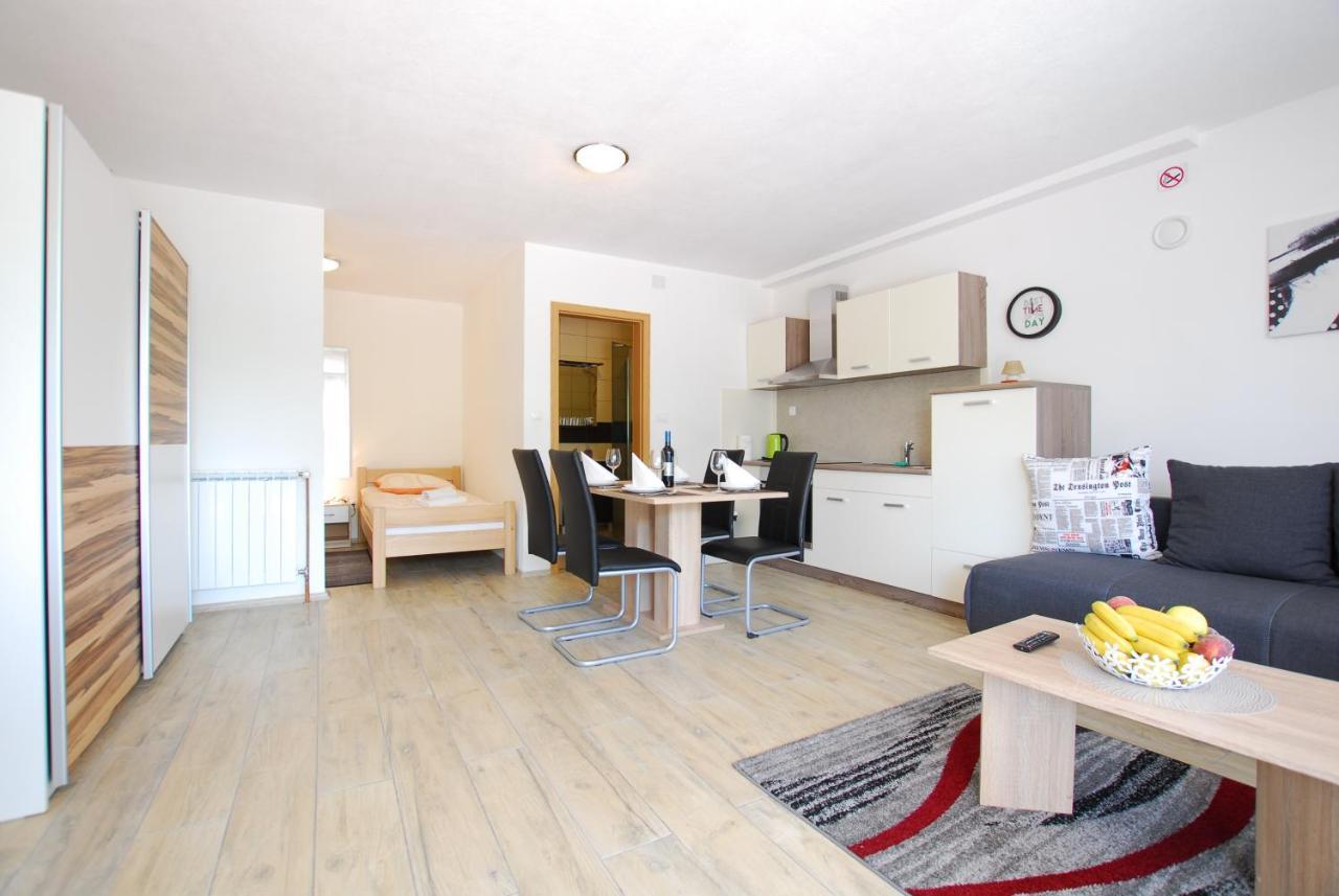 Apartments With A Parking Space Rijeka - 18146 Exterior foto